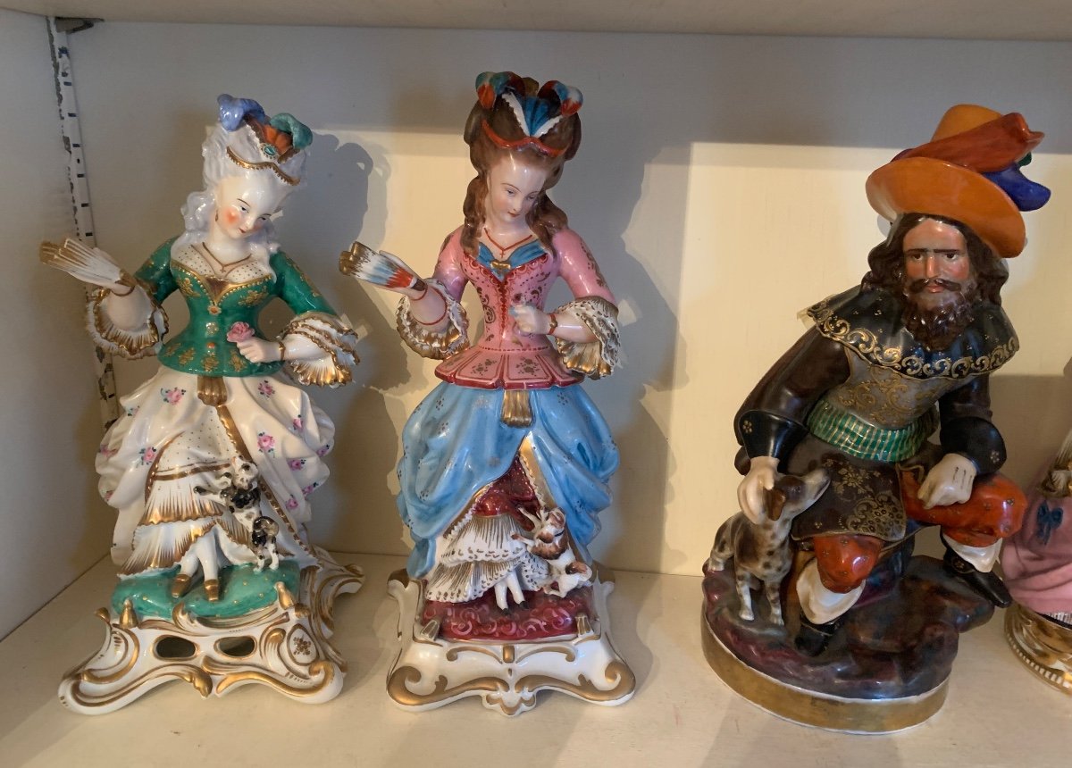 Plusieurs Tisanières En Porcelaine 