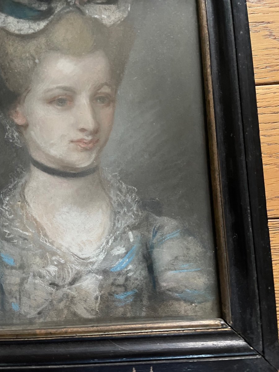 Ravissant Portrait De Jeune Femme Au Pastel -photo-4