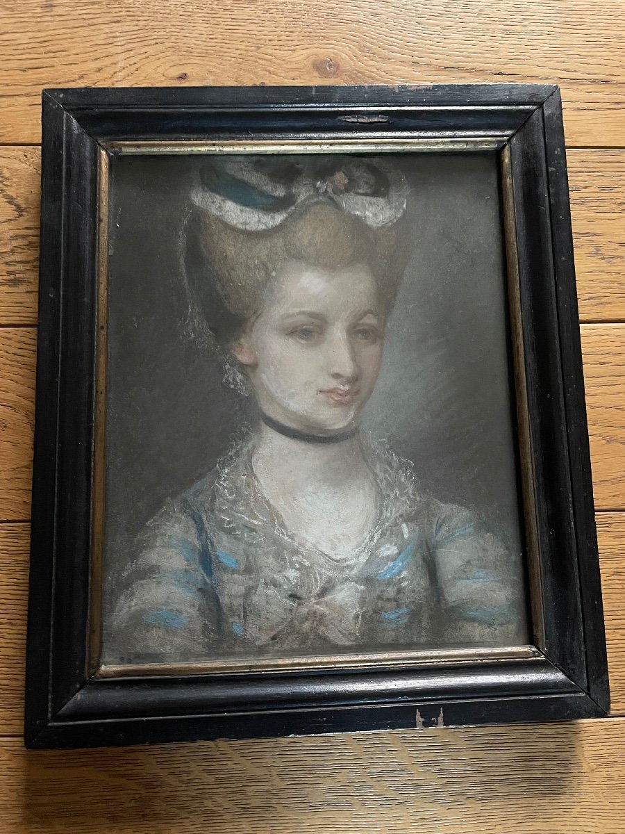 Ravissant Portrait De Jeune Femme Au Pastel 