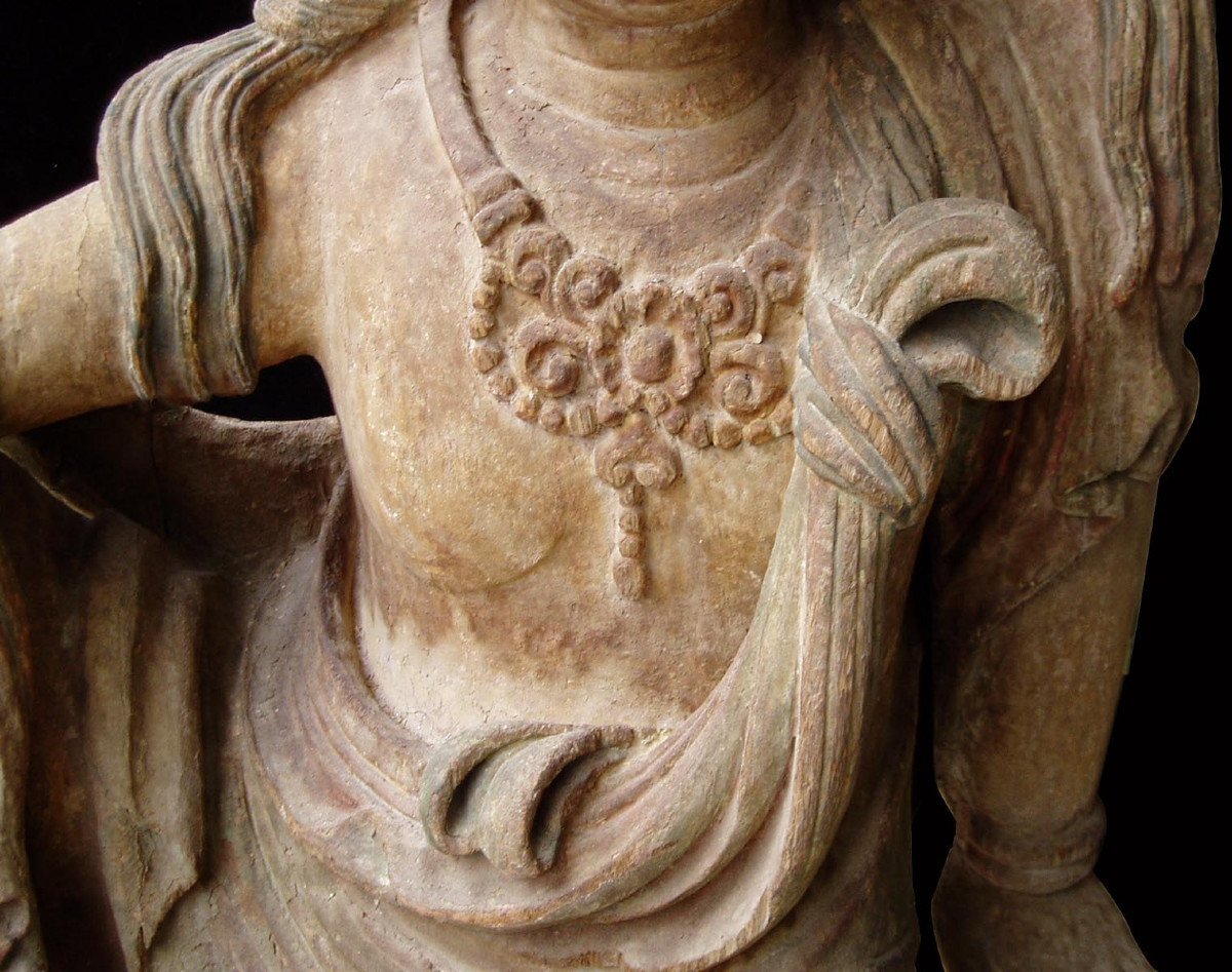 Statue Of Bodhisattva Avalokiteshvara (kwan Yin / Guanyin) In Carved Wood-photo-1