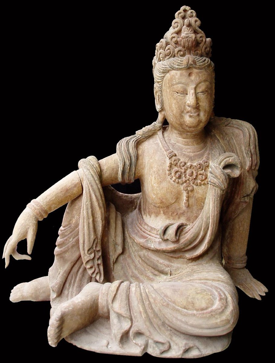 Statue Of Bodhisattva Avalokiteshvara (kwan Yin / Guanyin) In Carved Wood