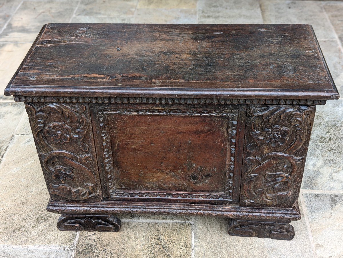 Small Antique Chest In The Renaissance Style -photo-3