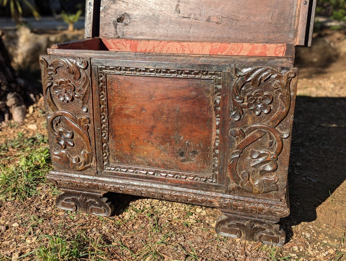 Small Antique Chest In The Renaissance Style -photo-4