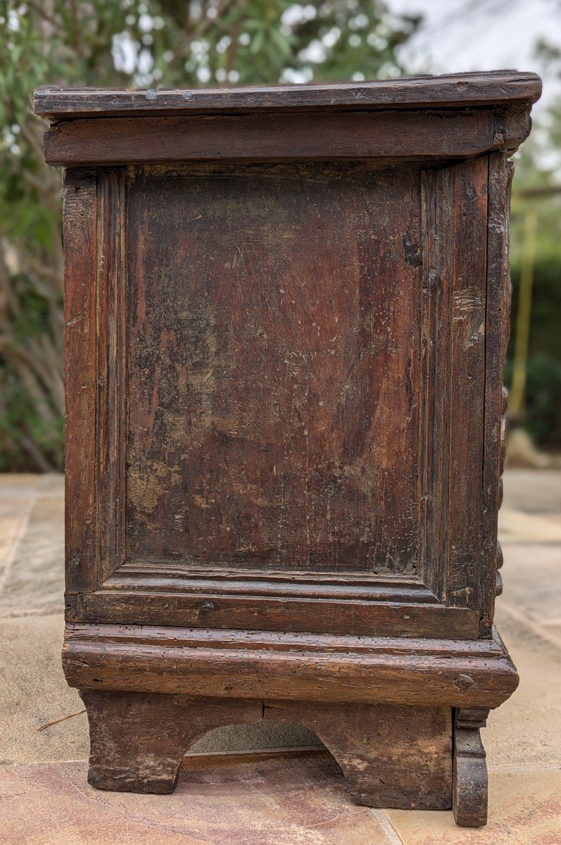 Small Antique Chest In The Renaissance Style -photo-3