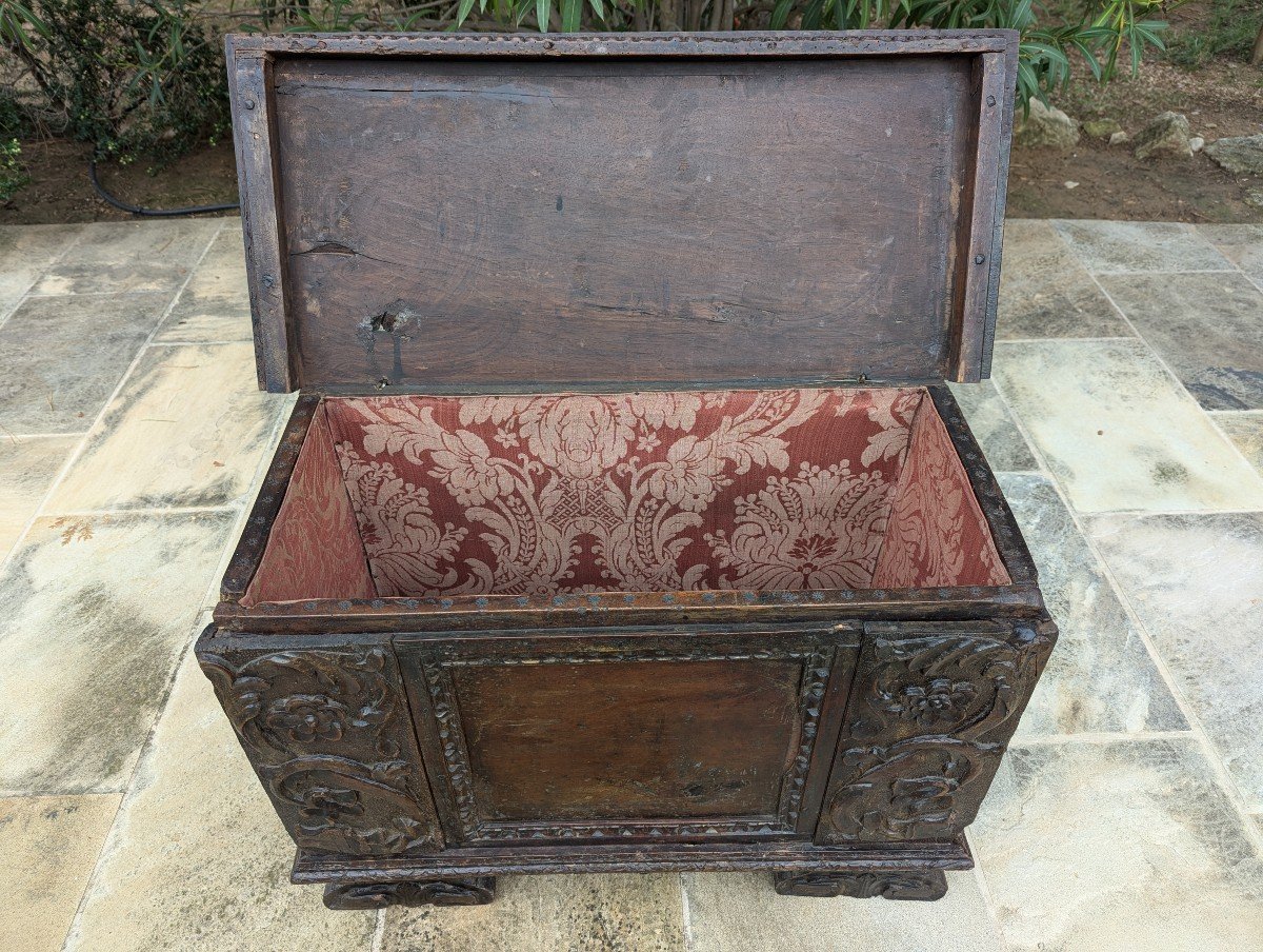 Small Antique Chest In The Renaissance Style -photo-4