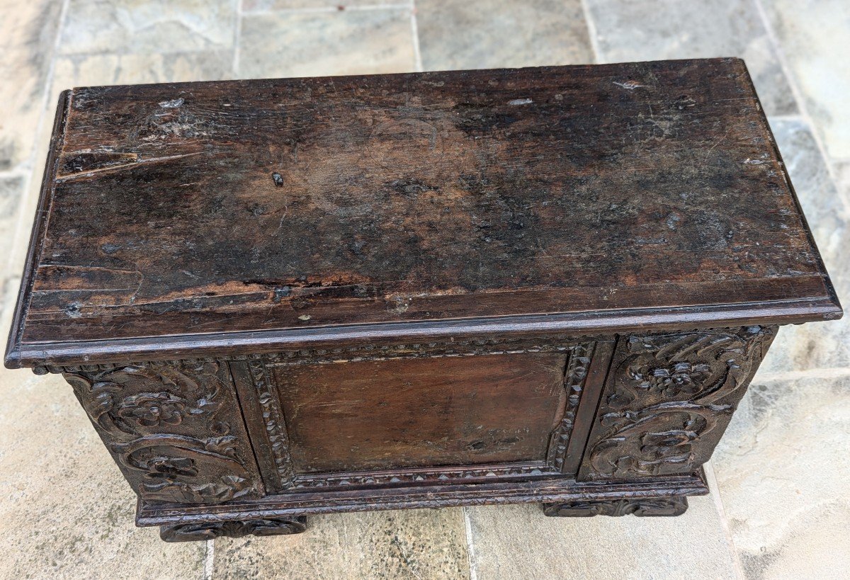 Small Antique Chest In The Renaissance Style -photo-6