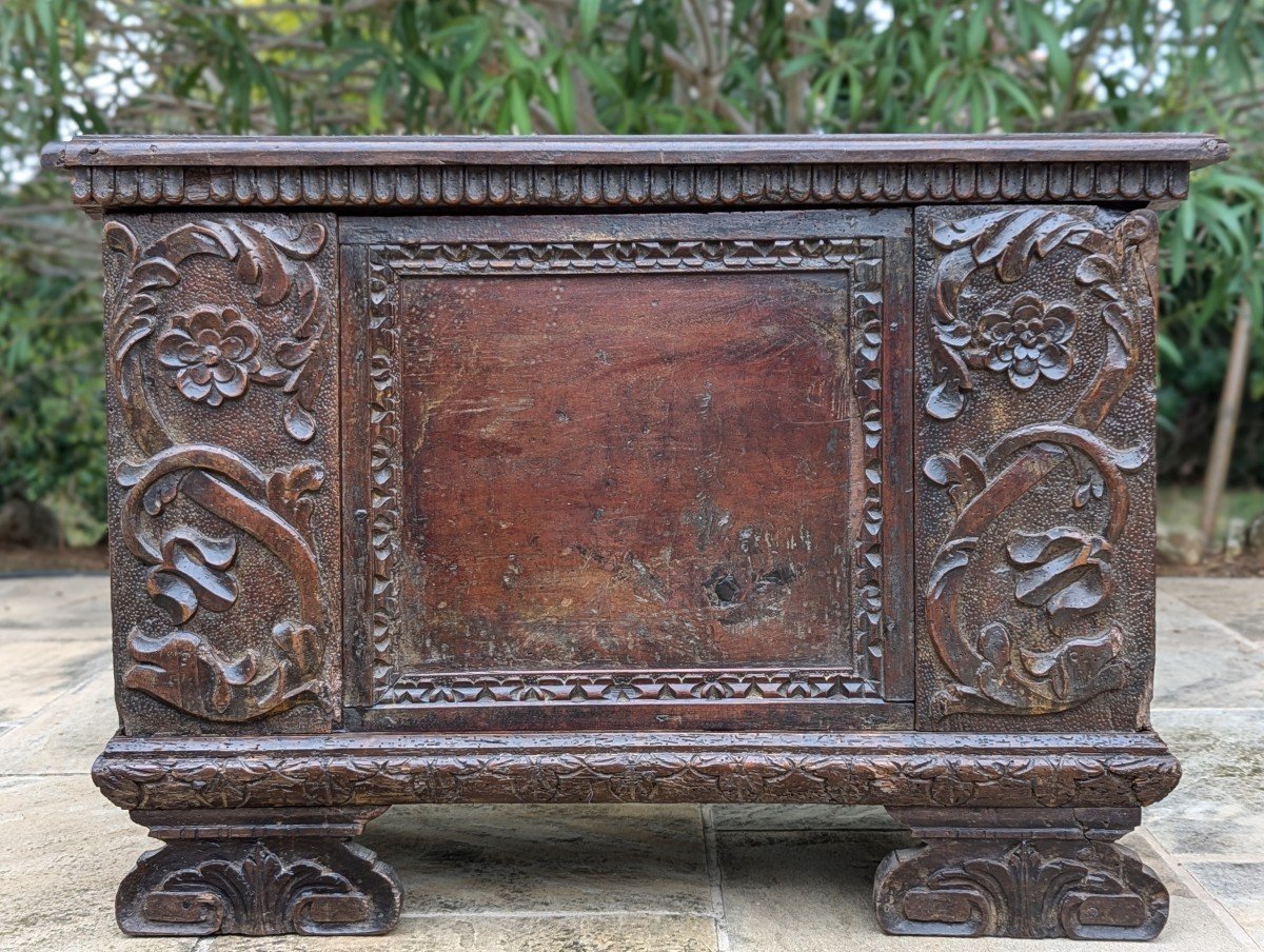 Small Antique Chest In The Renaissance Style -photo-7