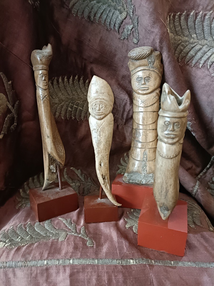 Statuettes Os XVII 