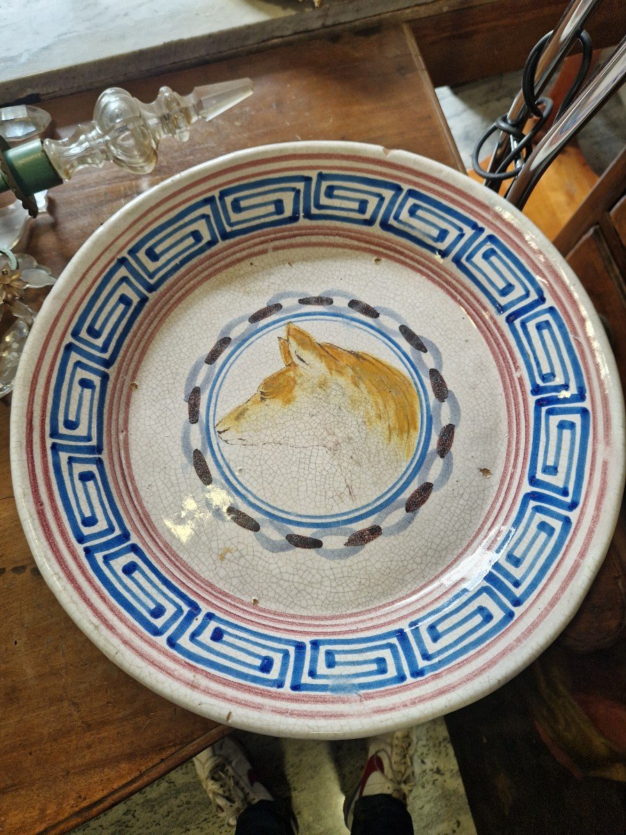 Rare grande assiette en majolique napolitaine polychrome du 19ème siècle