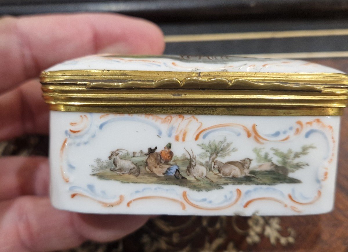 Porcelain Box Painted With 18th Century Bucolic Scenes -photo-2