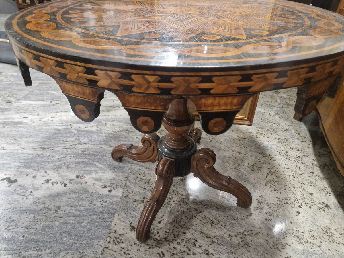 Finely Inlaid Round Table From Italy Or Germany, 19th Century