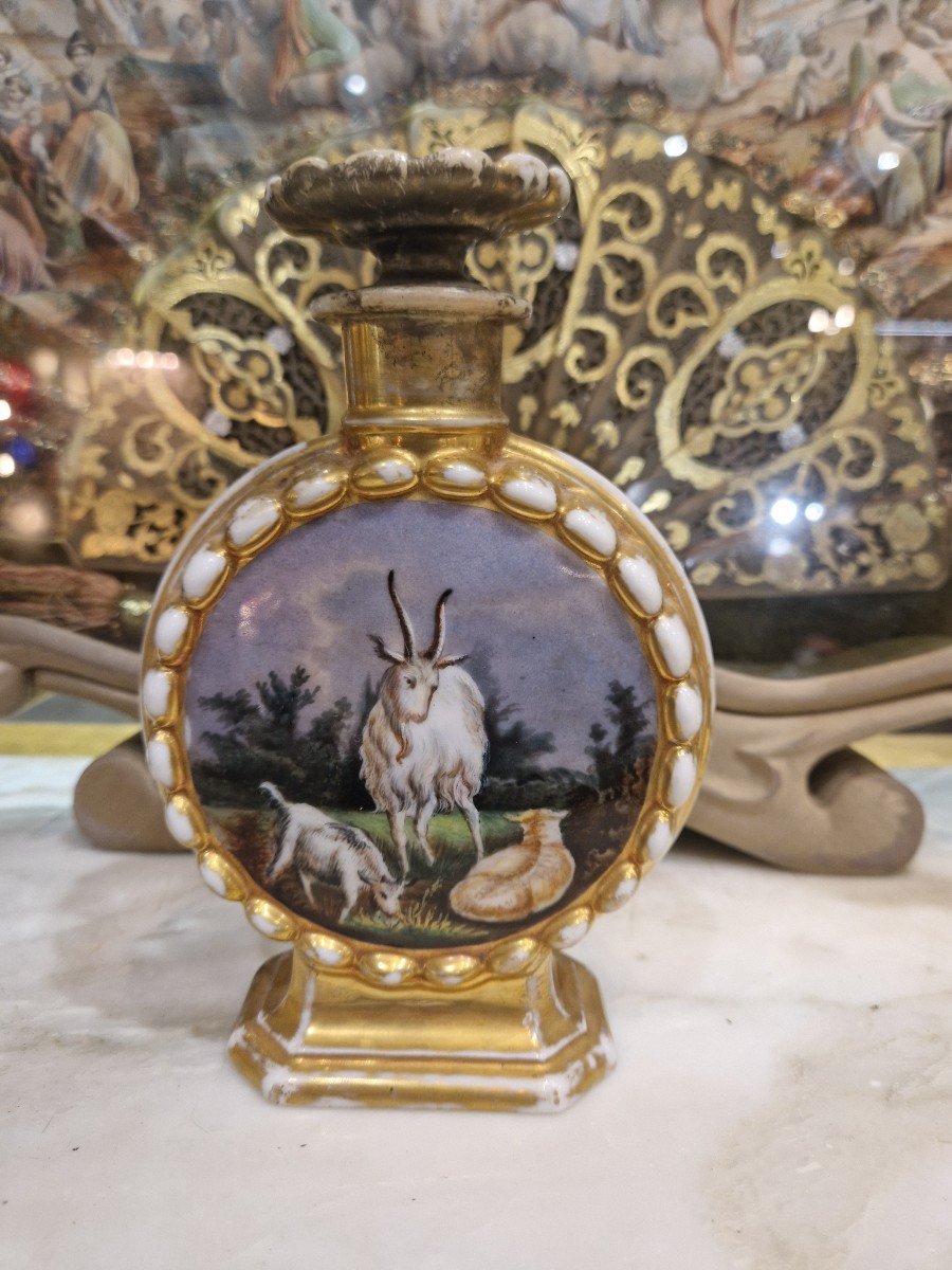 Flacon à Parfum En Porcelaine Peinte Française Du 19ème Siècle