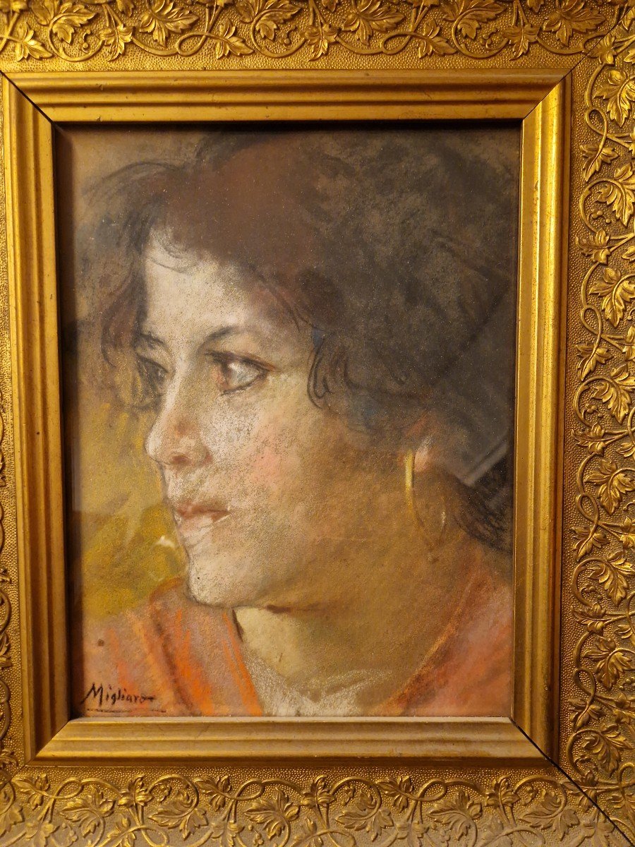 Intéressant portrait au pastel d'une femme par Vincenzo Migliaro