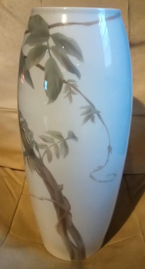Grand vase Art Nouveau aux glycines en porcelaine de Bing and Grondahl -photo-3