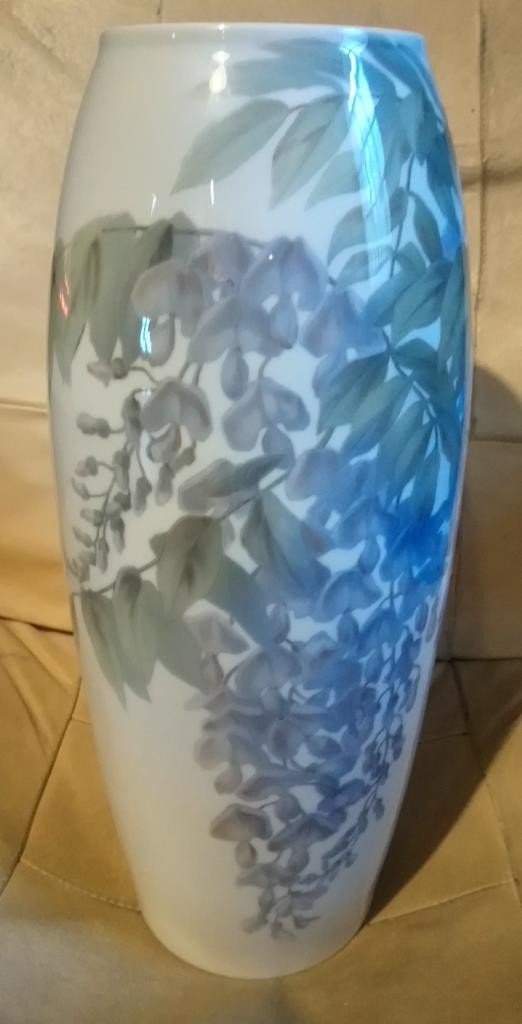 Grand vase Art Nouveau aux glycines en porcelaine de Bing and Grondahl -photo-2