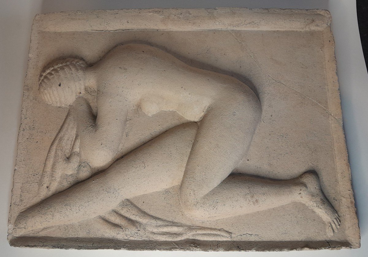 Moissey Kogan (1879-1943) - Bas-relief en ciment, Nu, "Kniende relief", 1928