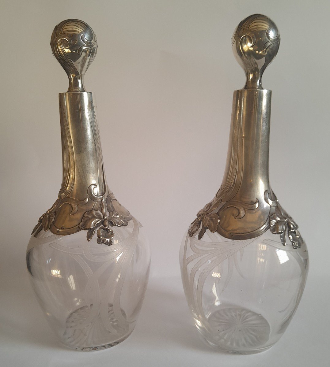 Paire De Carafes Art Nouveau En Argent Et Cristal Gravé à Décor d'Iris Et De Volutes-photo-4