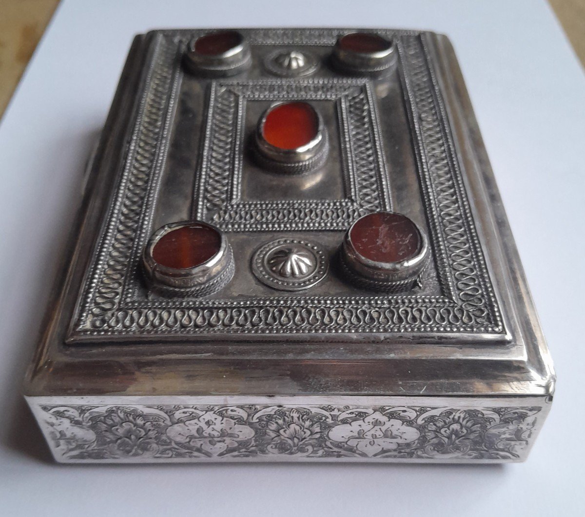 Turkmenistan, Silver And Carnelian Box-photo-1