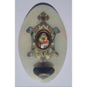 Bénitier en émaux cloisonnés sur plaque d'onyx, médaillon de Vierge à l'enfant sur porcelaine
