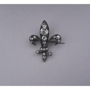 Broche Fleur De Lys En Argent Et Pierres Du Rhin