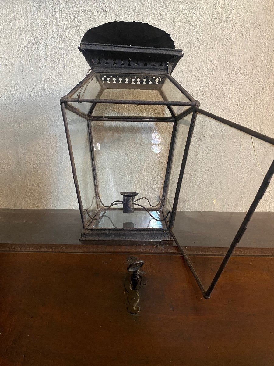 Old Lantern -photo-2