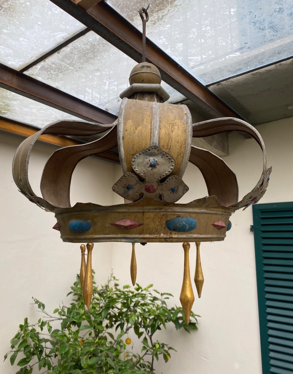 couronne de baldaquin en fer forgé rehaussée d'o