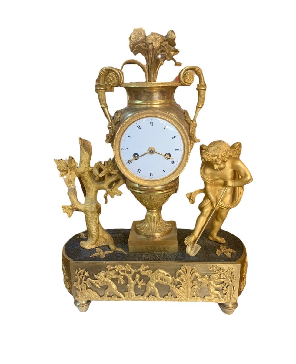 A "gardener" Vase Clock