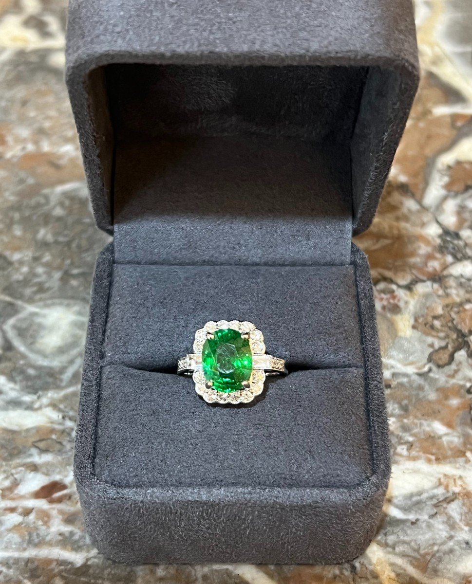 4.54 Carats Tsavorite Garnet Diamonds 18 Carats White Gold Pompadour Ring-photo-3