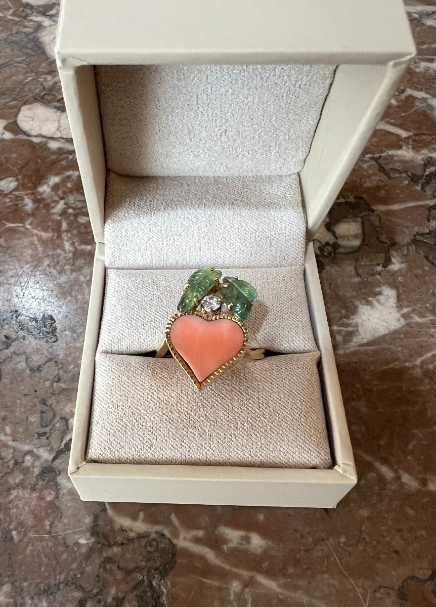 Coral Emeralds Diamonds 18 Carat Yellow Gold Heart Ring-photo-3