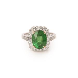 4.54 Carats Tsavorite Garnet Diamonds 18 Carats White Gold Pompadour Ring