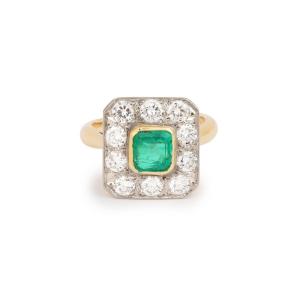 Colombian Emerald 18 Carat Yellow Gold Diamond Art-deco Style Ring