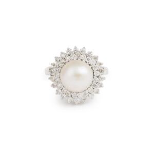 10mm Pearl Diamonds 18 Carat White Gold Daisy Ring