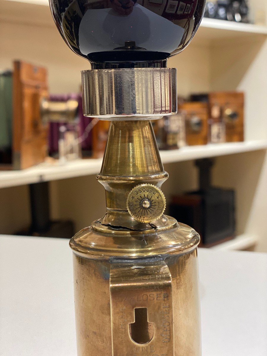 Safe Lamp For Photographic Laboratory - Pigeon Lamp C.1885-photo-2