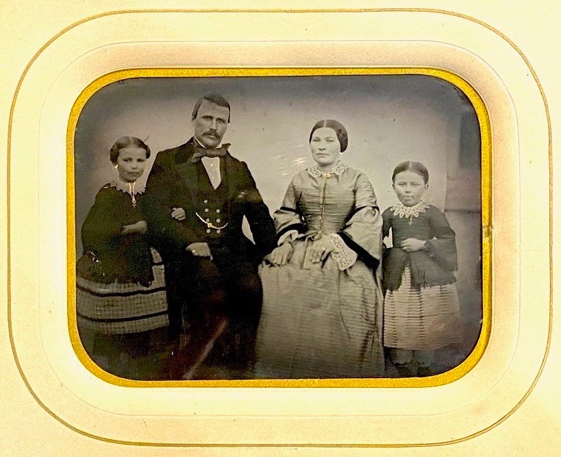 Ambrotype d'Une Famille De Qualité C. 1860