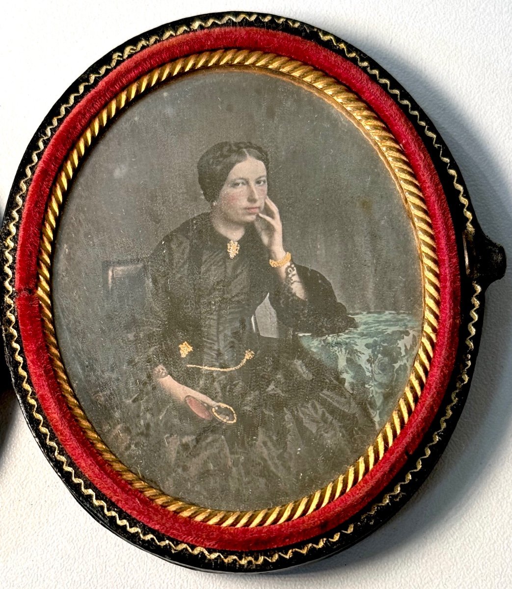 Daguerreotype "portrait Of A Woman" Enhanced In Its Union Case