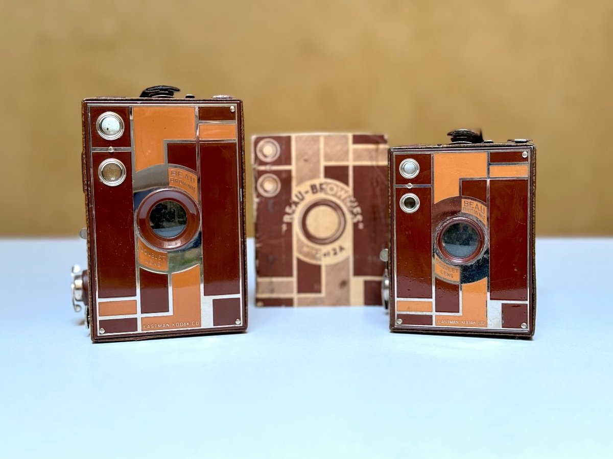 Two Beautiful Brownie 2 And 2a Art Deco Eastman Kodak Circa 1930-photo-1