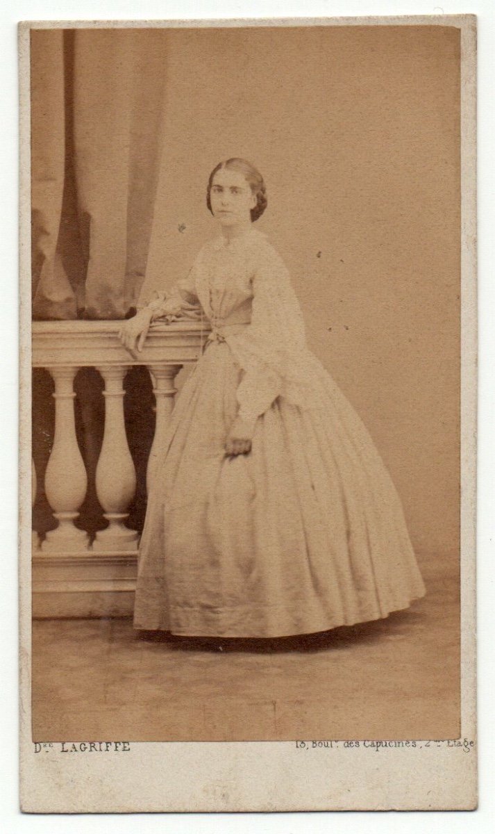 Emilie Webb, Photographer And Activist Cdv By Désiré Lagriffe Circa 1860-photo-2