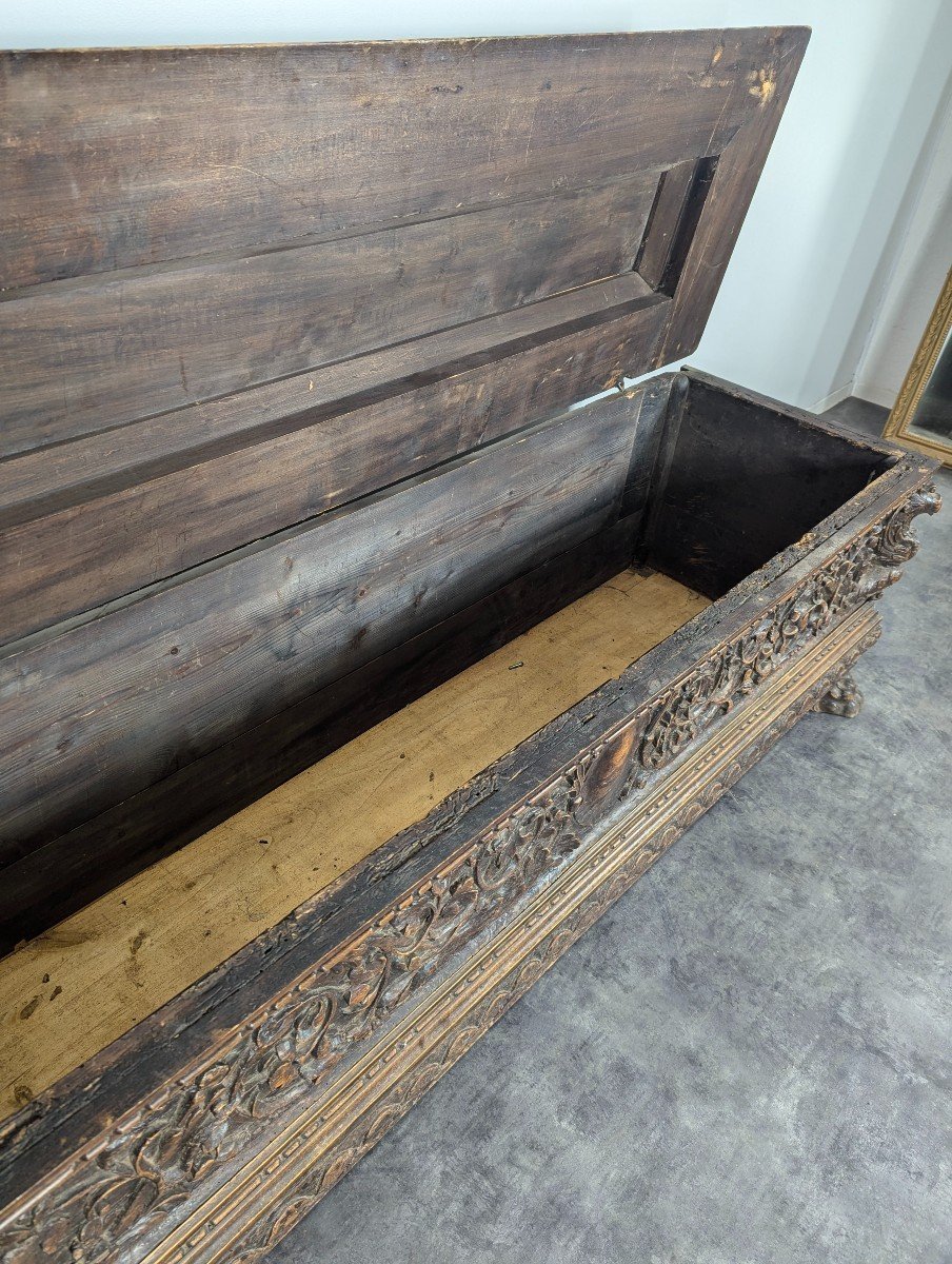 17th Century Italian Cassone Chest With Carved Claw Feet-photo-1