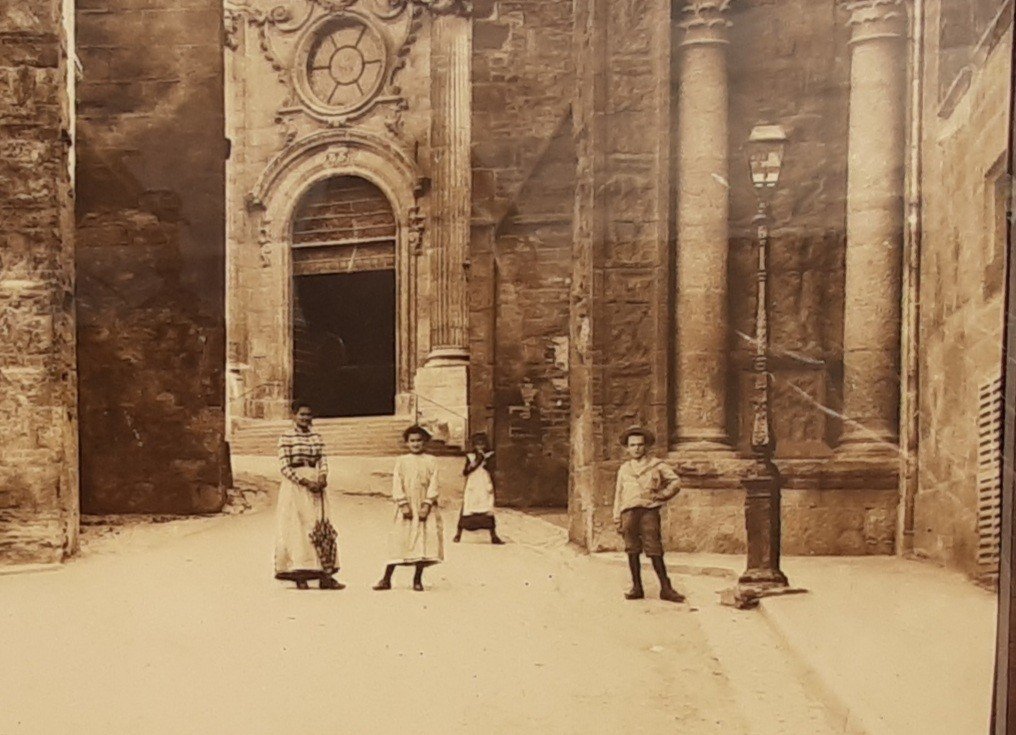 Old Photo Showing The Ancient Triumphal Arch Of Besançon-photo-4