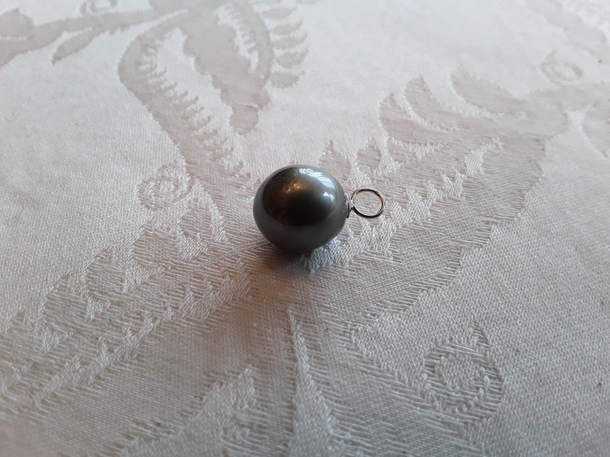 White Gold And Cultured Pearl Pendant