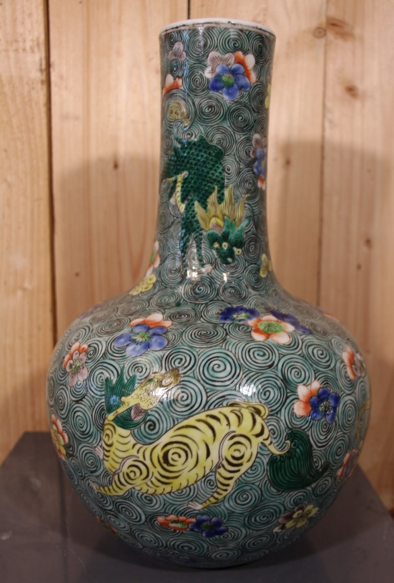 19th Century Chinese Porcelain Vase