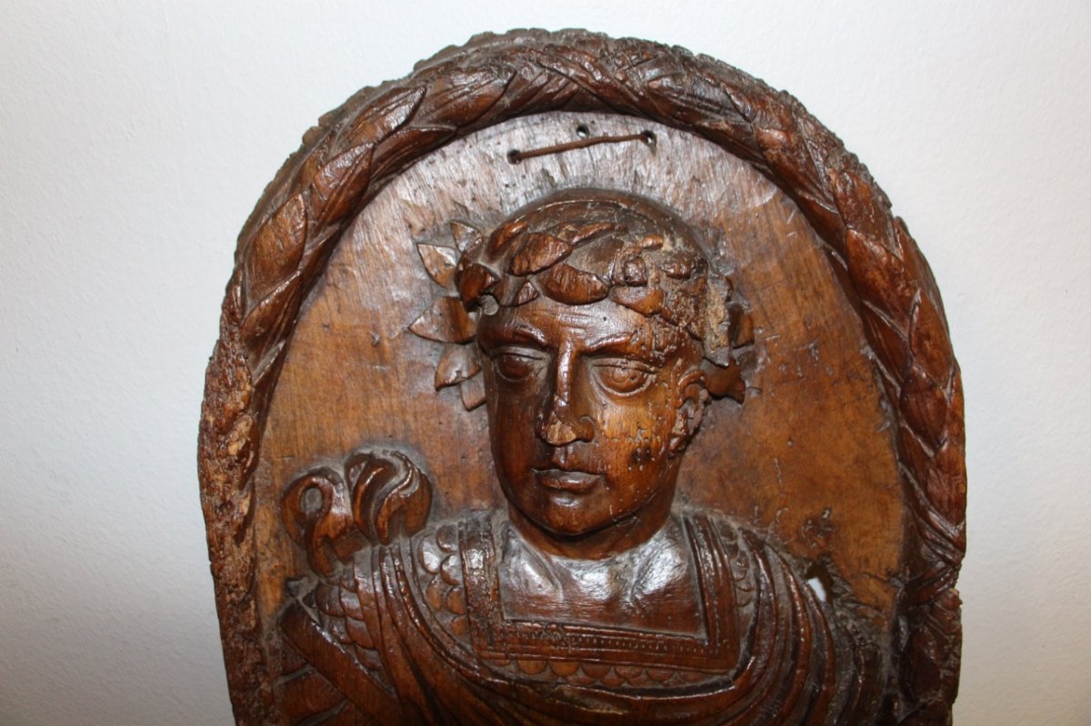 Large Bas Relief In Carved Walnut From The XVIIth Representing A Roman Emperor-photo-2