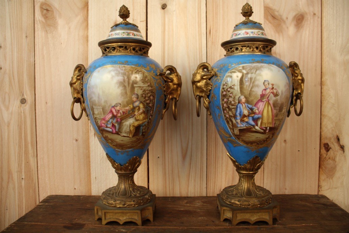 Paire De Vases En Porcelaine De Sèvres Et Bronze Doré XIXeme