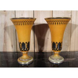 Paire De Vases Cornet Charles X En Opaline De Baccarat 