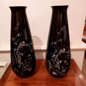 Paire de Vases du Japon en laque noire. Epoque XXème siècle