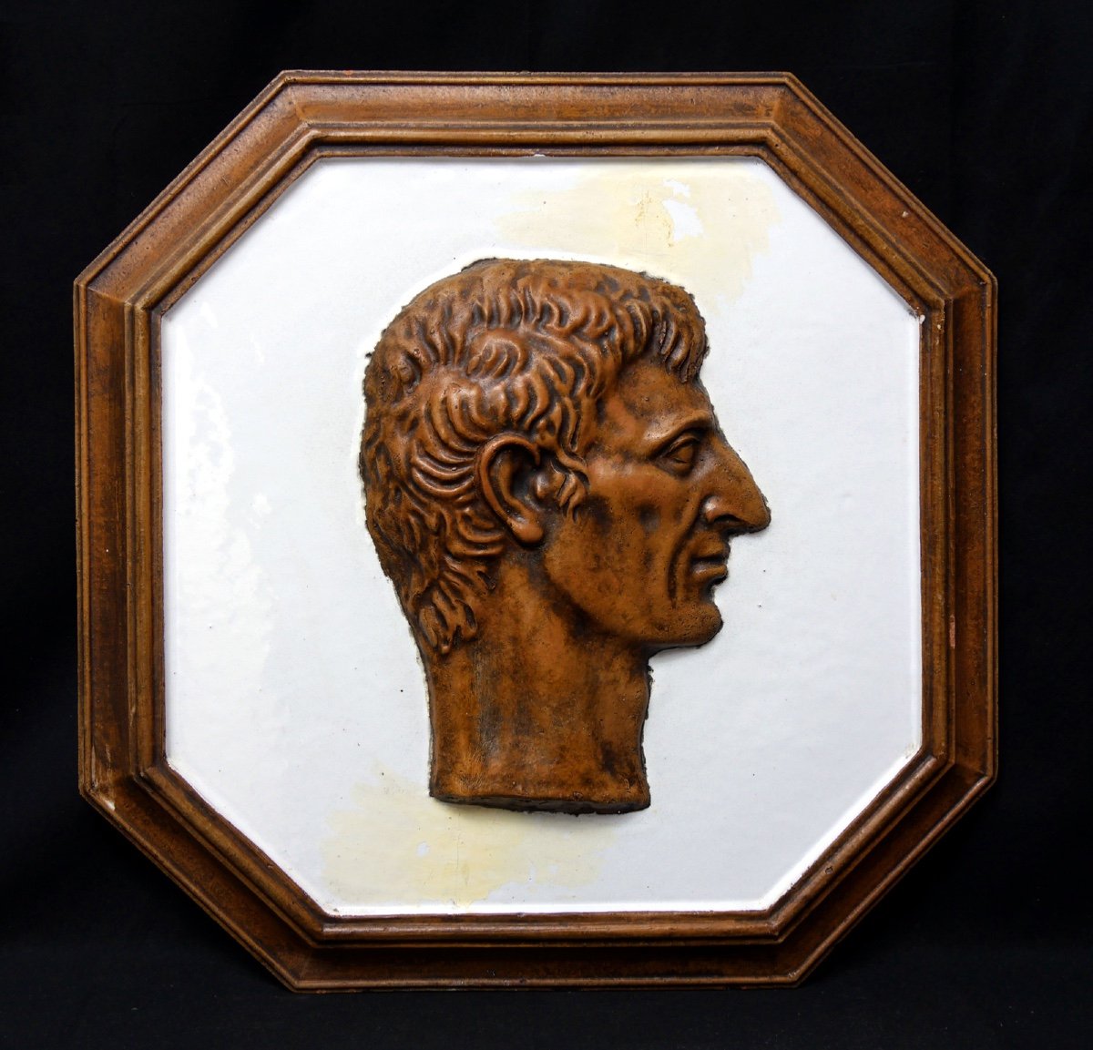 Large Hexagonal Frame In Glazed Ceramic Representing The Right Profile Of A Roman