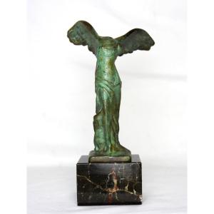 Bronze représentant la Victoire de Samothrace