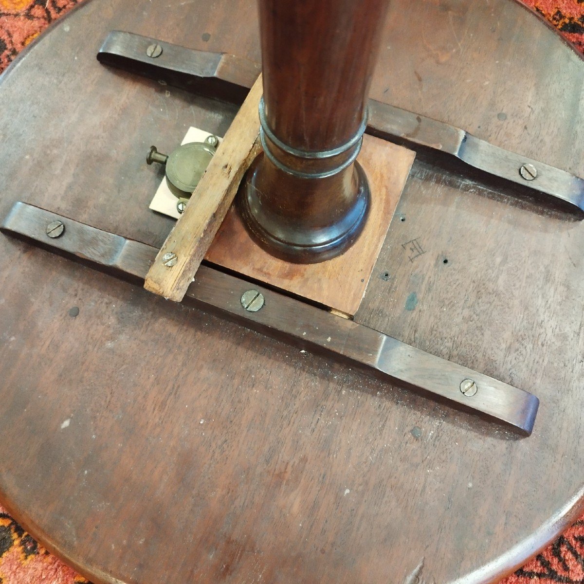 19th Century Mahogany Pedestal Table-photo-5