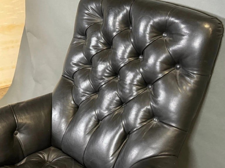 Comfortable Chesterfield Club Chair In Padded Leather, Very Good Condition, Soft Leather-photo-3