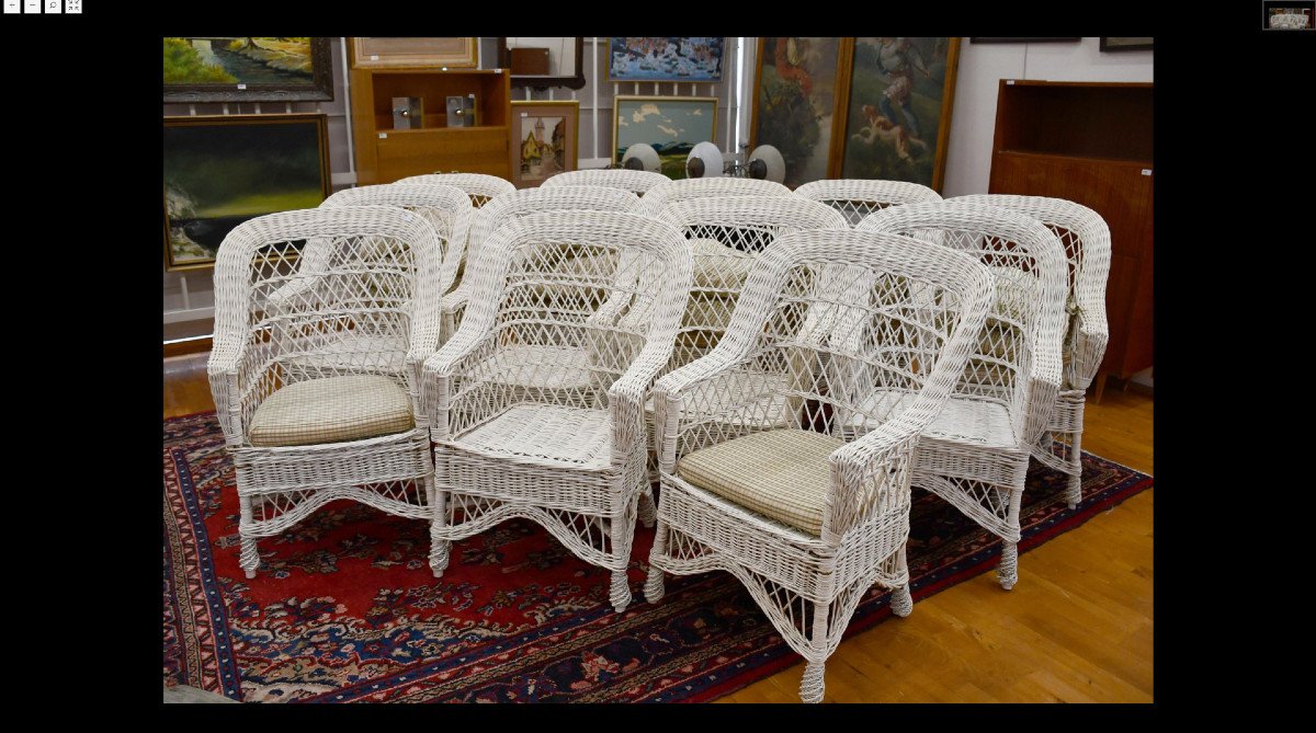 Rare Ensemble De 10 Fauteuils De Véranda En Rotin Laqué Blanc, Et Leurs Coussins Circa 1970